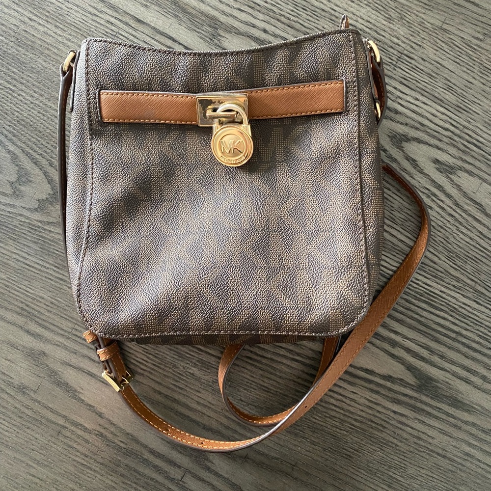 Michael Kors Neutral Crossbody Bag!